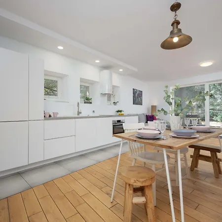 Lovely In With Parking Near Royal Baths Park By Renters Варшава