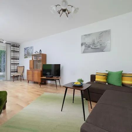 Lovely In With Parking Near Royal Baths Park By Renters