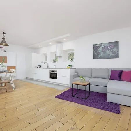 Lovely In With Parking Near Royal Baths Park By Renters Appartement